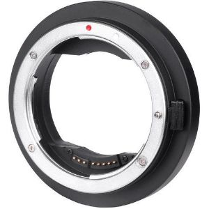 Picture of Viltrox EF-GFX Mount Adapter allows Canon EF lenses to be mounted perfectly on Fujifilm GFX-mount med-format cameras